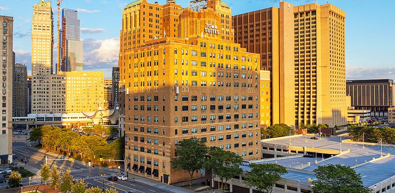 File:Nc-est-townapts-est.jpg